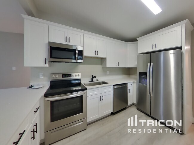 Foto del edificio - 1702 W Washington St