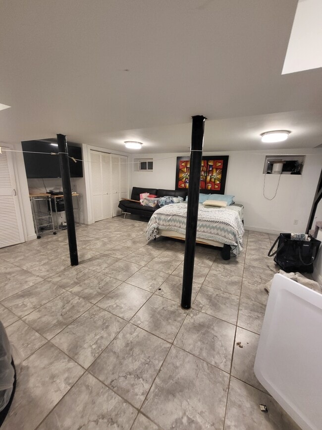 Building Photo - 120 White Oak Ter