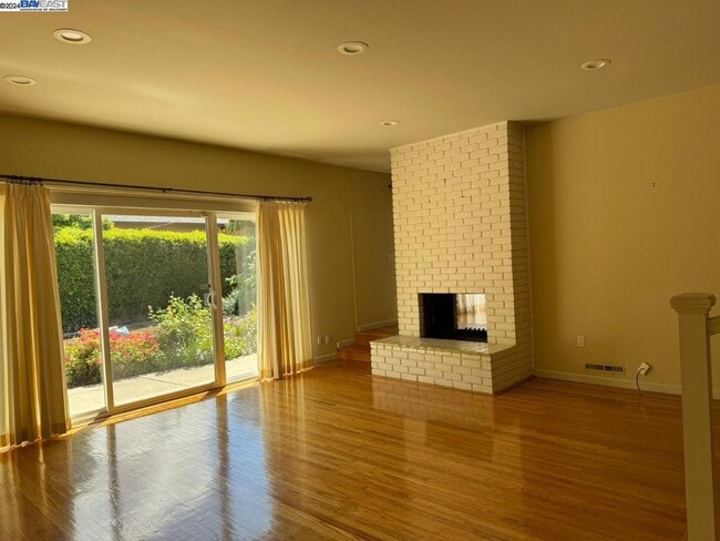 Building Photo - 1510 Petersen Ave