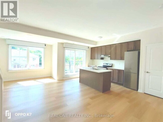 Building Photo - 490 Beresford Path