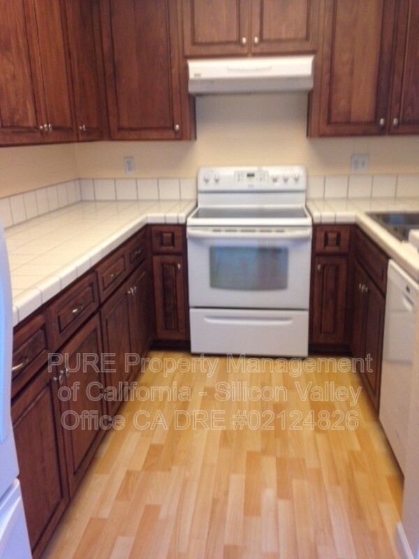 Building Photo - 967 La Mesa Terrace