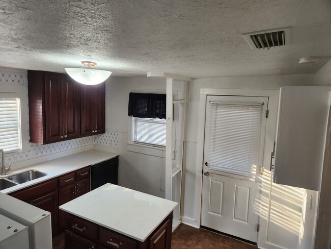 Building Photo - 1182 Navasota St