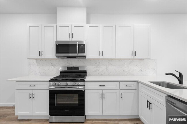 Foto del edificio - 51 E Main St