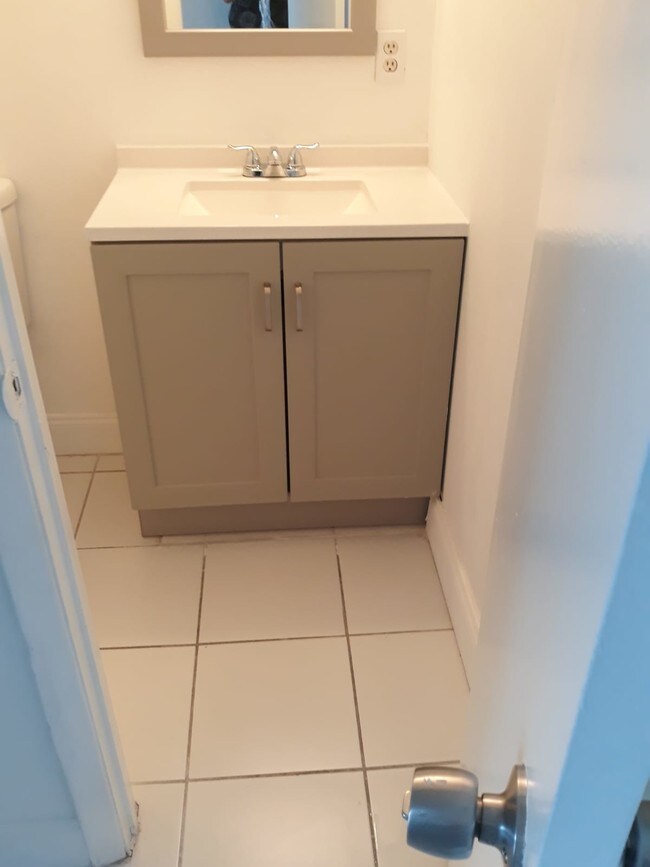 Baño de visitas - 16751 NE 9th Ave