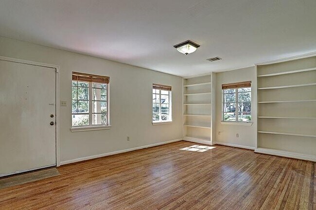 Building Photo - 3930 Drake St