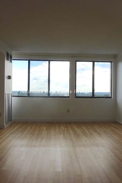 Foto del edificio - 250 Hammond Pond Pky