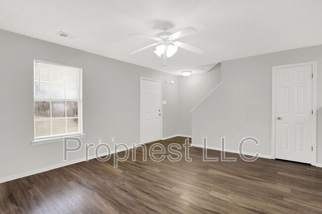 Foto del edificio - 817 Barrington Woods Cove