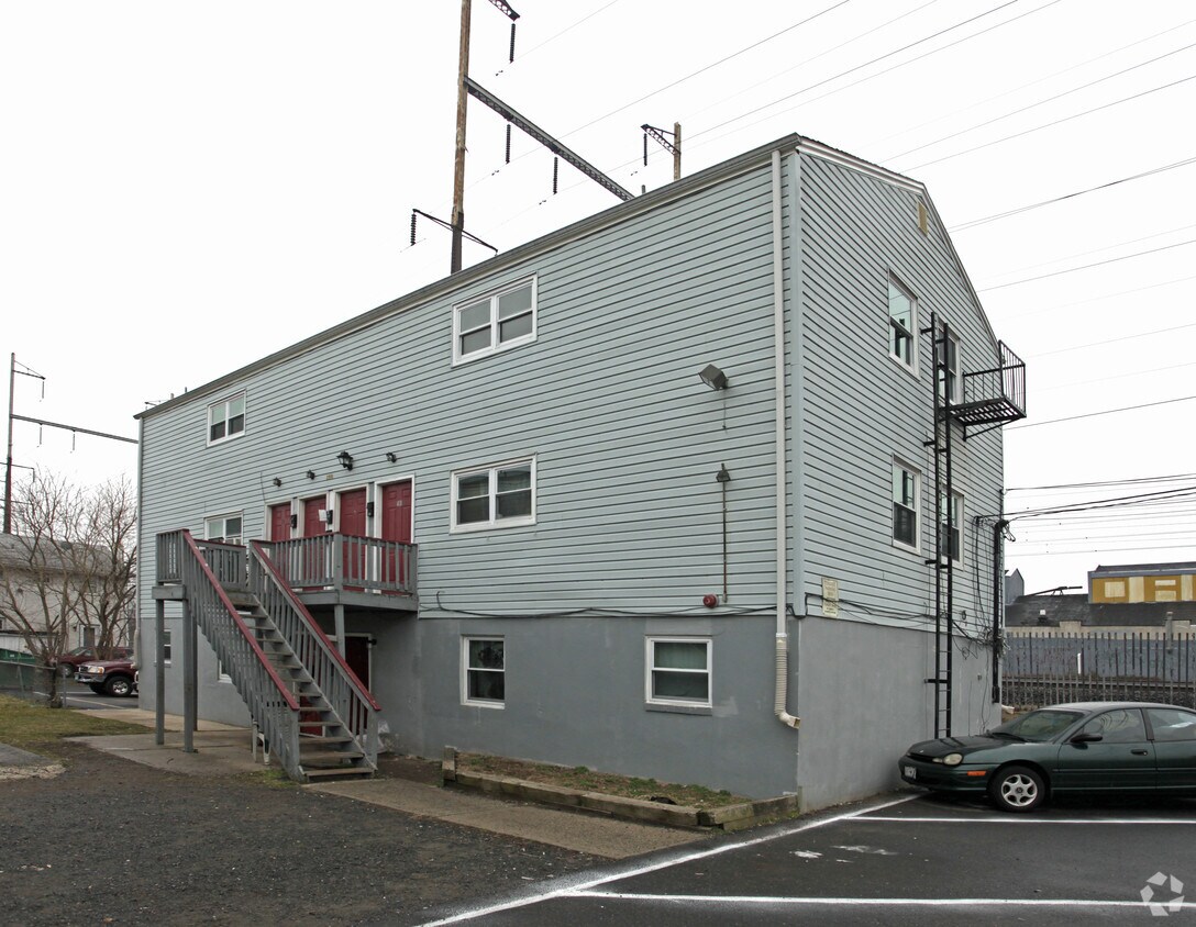 Building Photo - 284-286 Powers St