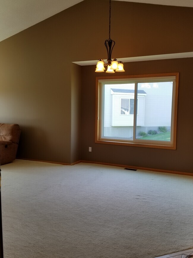 Comedor - 9719 Xenium Lane N