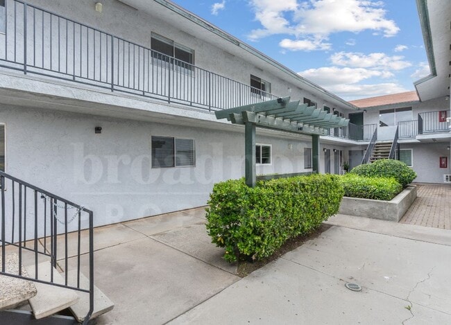 Foto del edificio - 339 W 15th Ave Apts