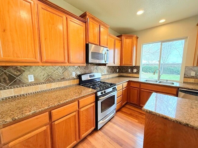 Building Photo - 4290 Lasalle Dr