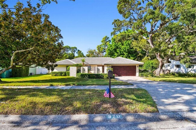 Foto del edificio - 970 Rolling Hills Dr