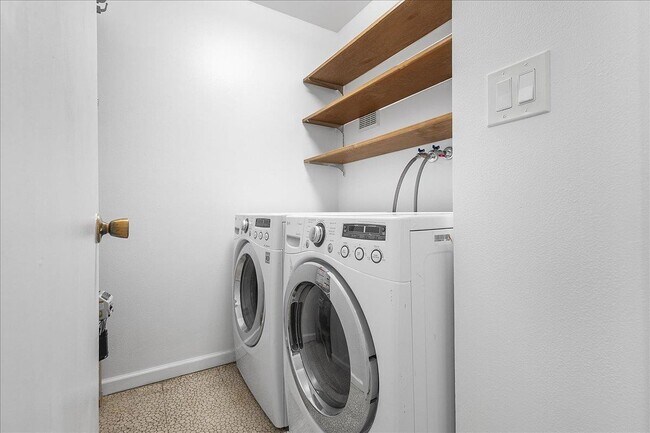 Building Photo - 1141 Verdemar Dr