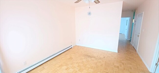 Building Photo - 598 E 3rd St