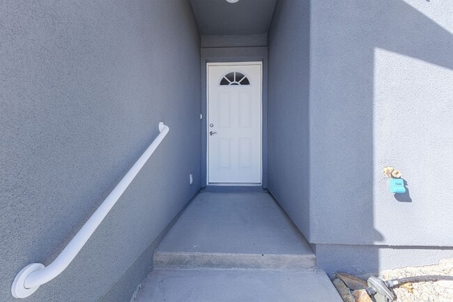 Foto del edificio - 9060 E Lakeshore Dr