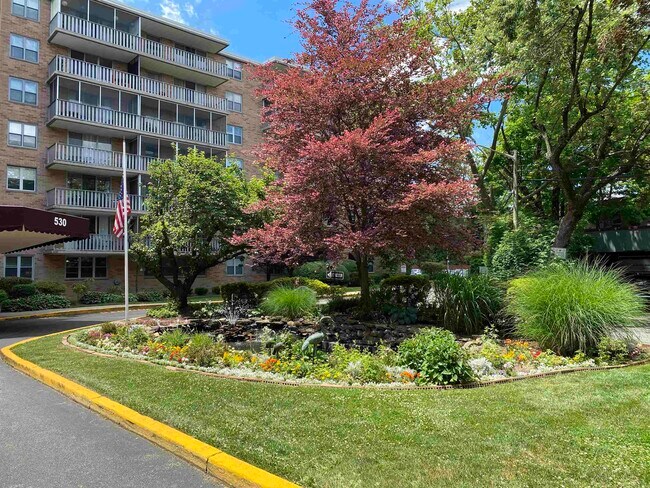 Foto del edificio - 530 Valley Rd