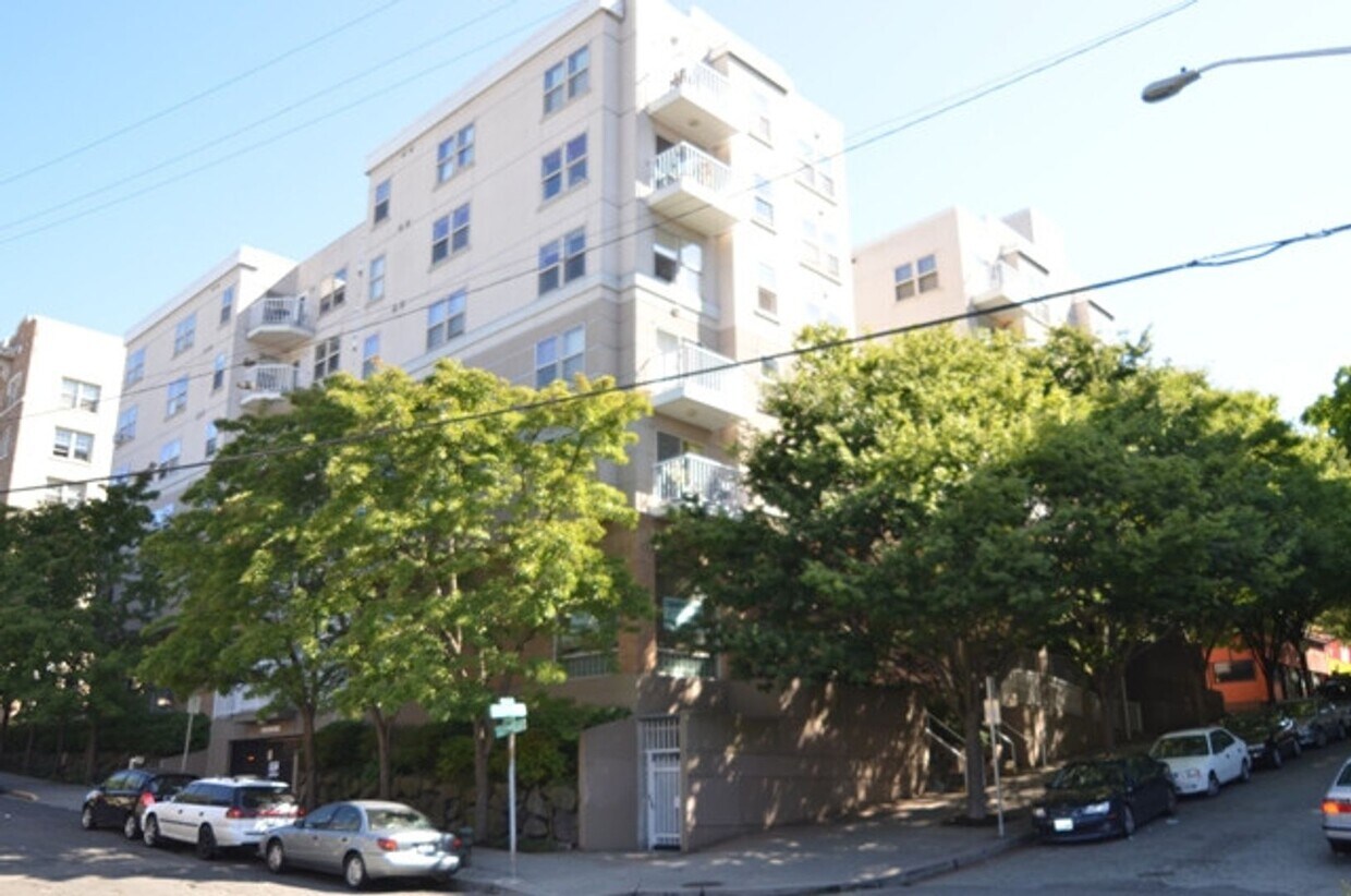Foto principal - Ambassador II - 1BR Condo - Great Location...