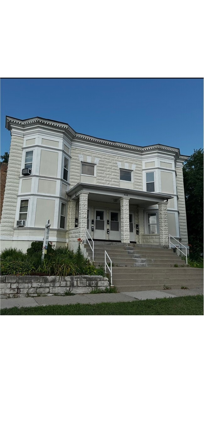 Building Photo - 424 N Parker Dr