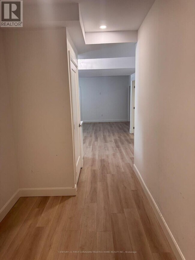 Building Photo - 2066 Saddlerock Ave