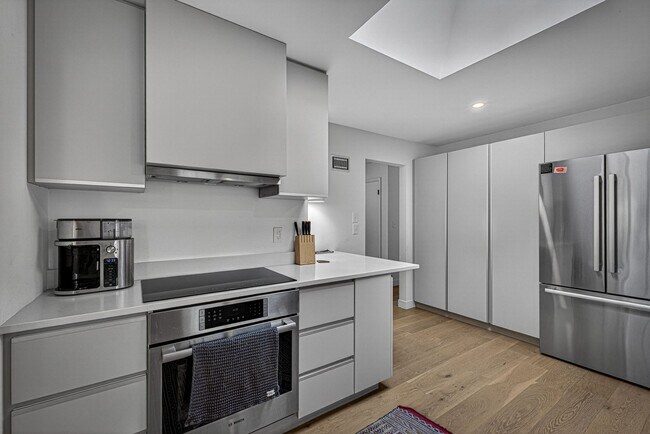 Foto del edificio - 1624 W 50th St