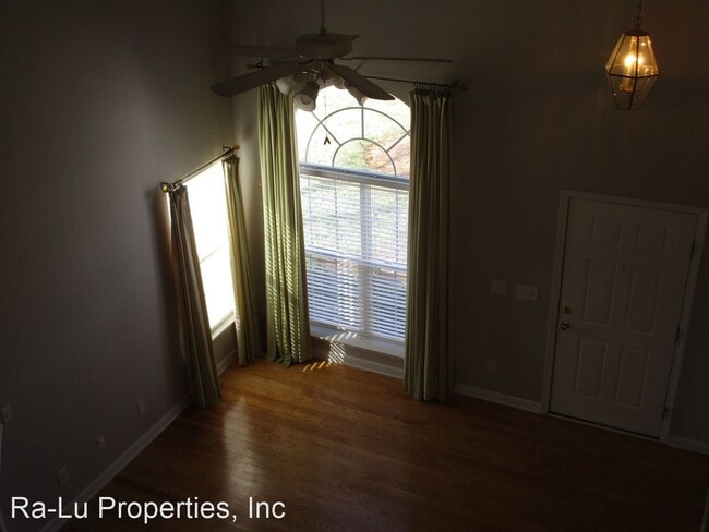 Building Photo - 3 br, 2.5 bath House - 3948 Fountain Villa...