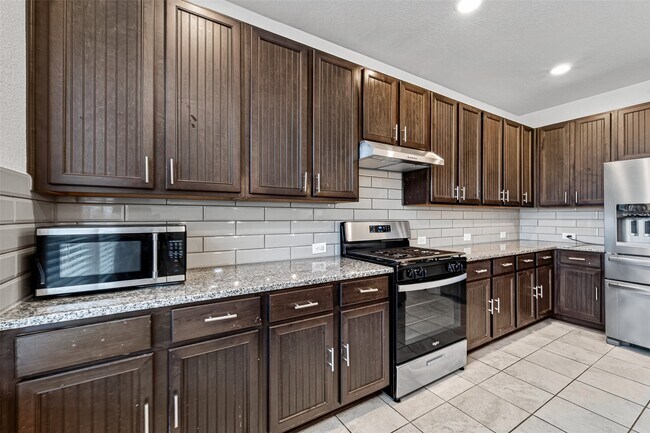 Building Photo - 25319 Whitehaven Gate St