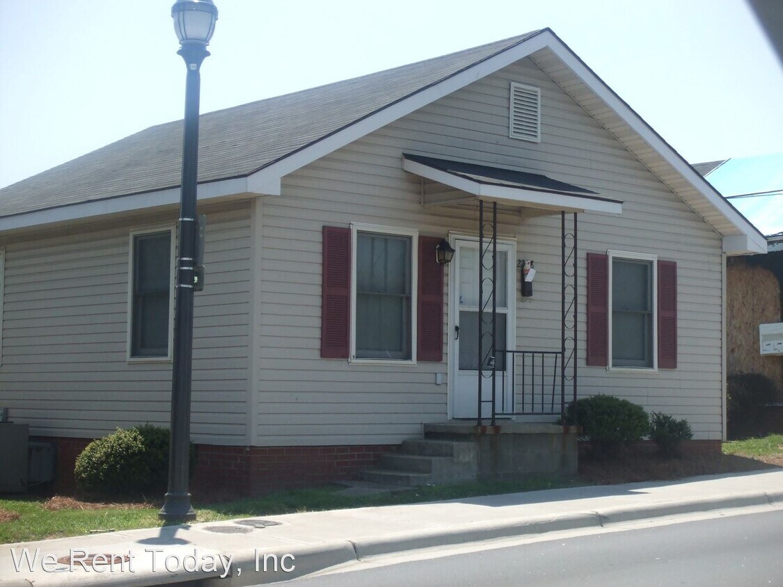 Primary Photo - 3 br, 1 bath House - 2208 E. Market Street