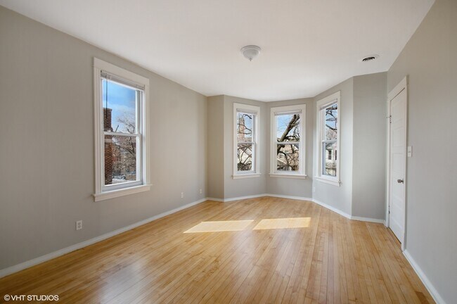 Building Photo - 4121 N Troy St