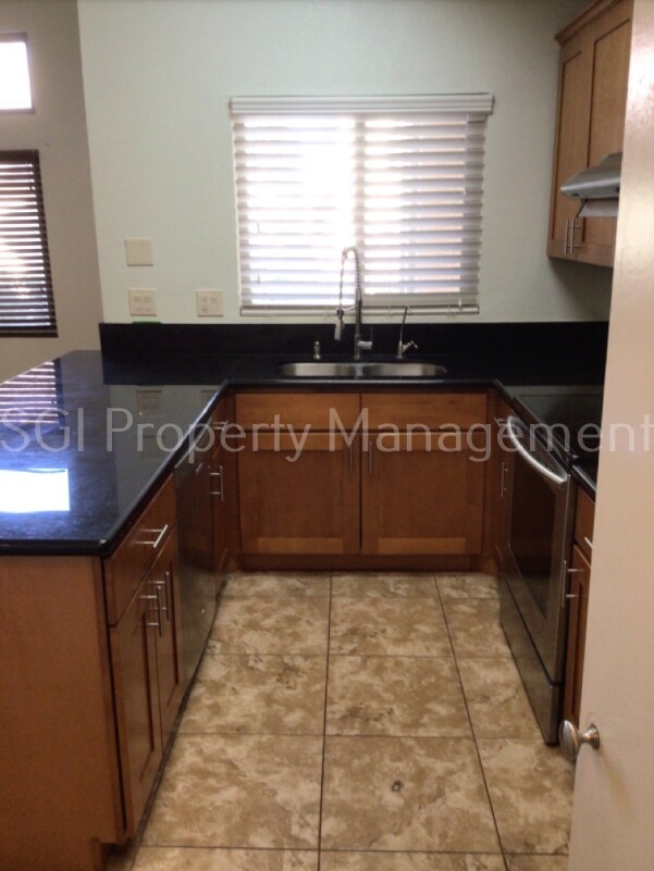 Foto del edificio - Highly upgraded property close to communit...