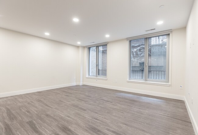 Building Photo - 1065 tremont St
