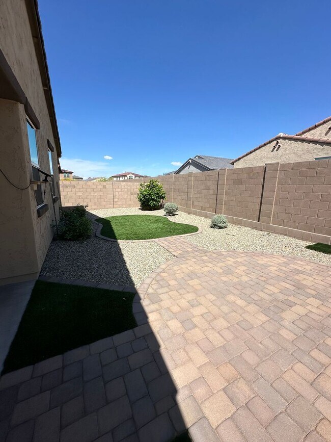 Foto del edificio - 3 BD HOME IN PEORIA WITH SOLAR