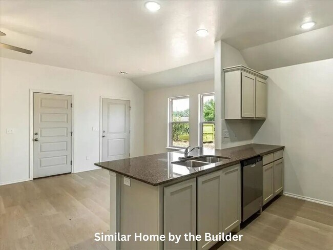 Building Photo - Move-In Ready 2-Bed Home | Garage + Pet Friendly