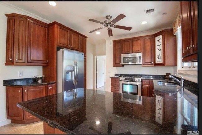 Building Photo - 1299 Roosevelt Way