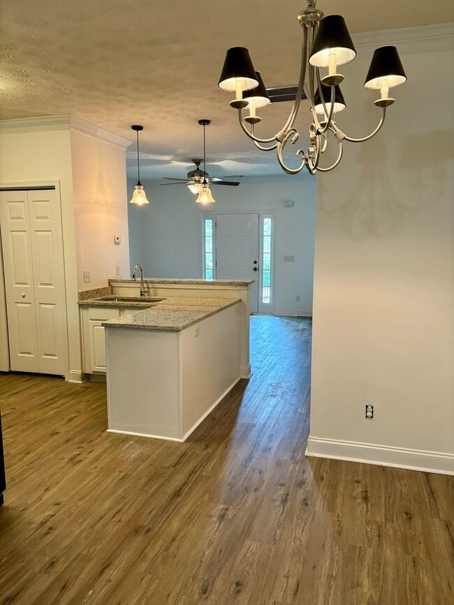 Foto del edificio - 76 Intown Pl