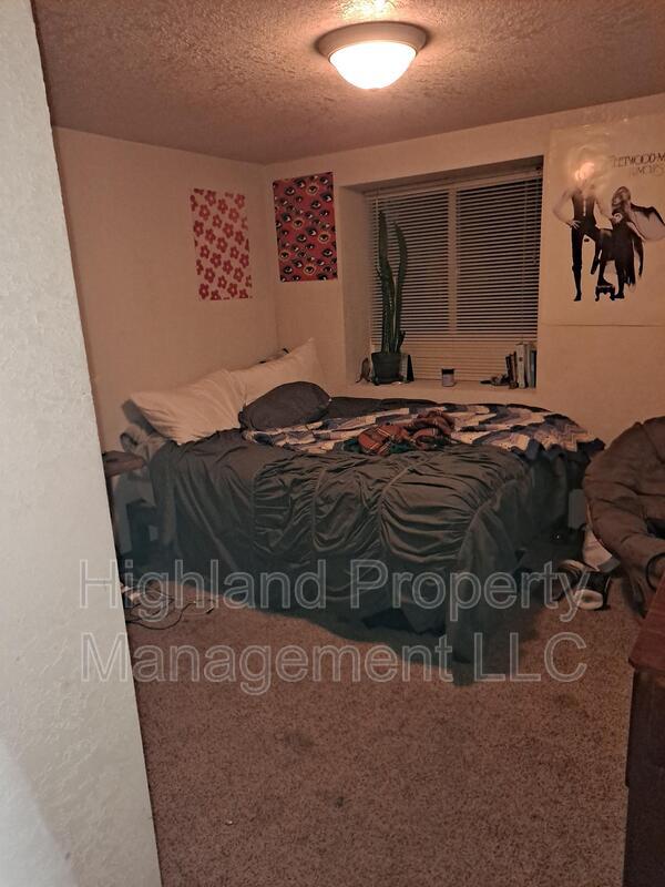 Building Photo - 520 NE Garfield St