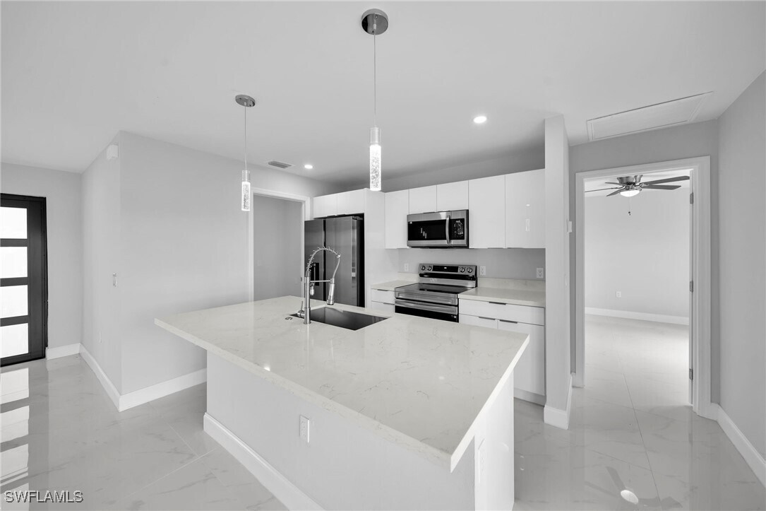 Foto del edificio - 204 NW 22nd Pl