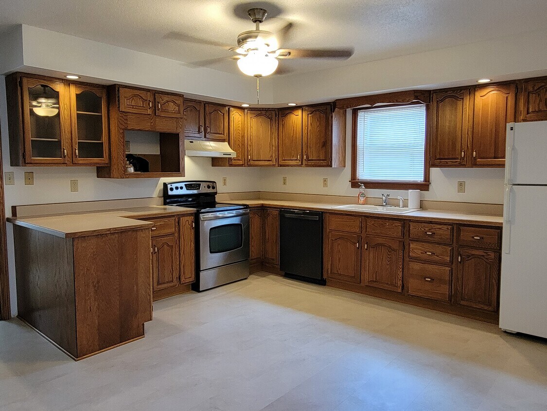 419 6th Ave N, Clinton, IA 52732 House Rental in Clinton, IA