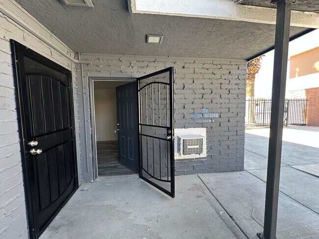 Building Photo - 2105 Sunrise Ave