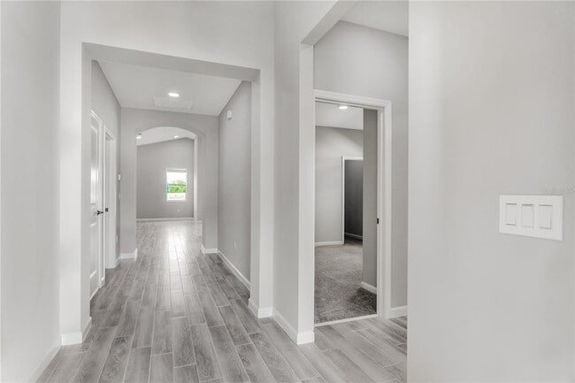 Building Photo - 5286 Teirgarten St