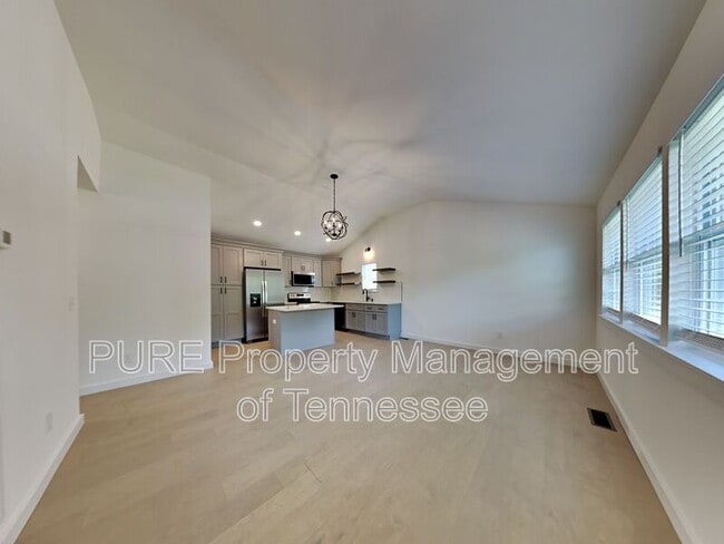 Foto del edificio - 107 River Rd