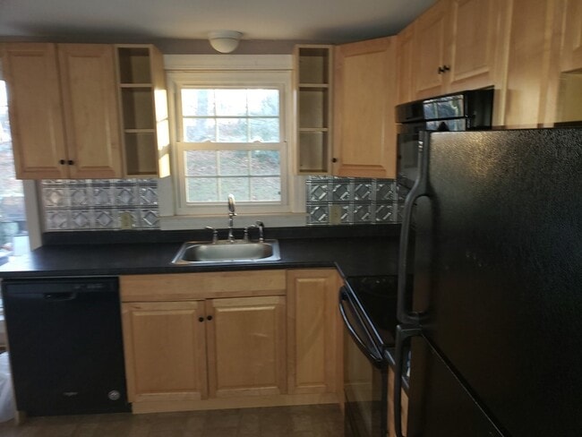 Building Photo - 45 Spruce Ln