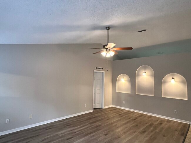 Building Photo - 4081 SW Rosser Blvd