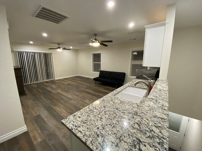 Foto del edificio - 10684 Belle Creek Blvd