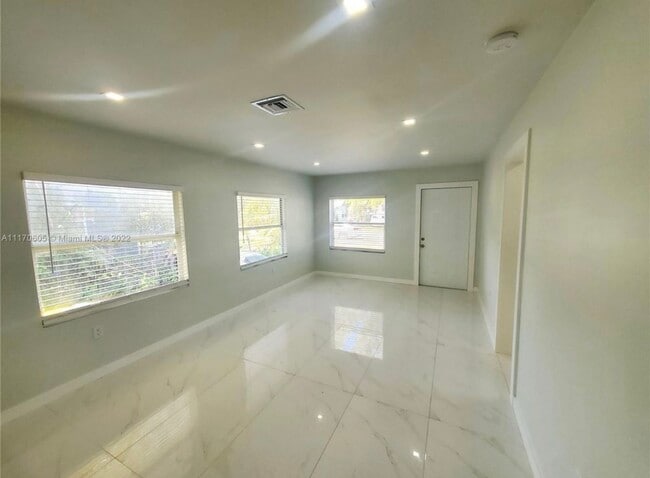 Foto del edificio - 49 SW 14th St