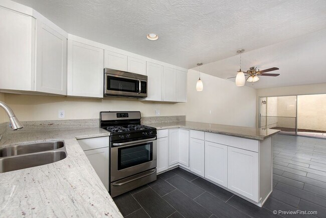 Kitchen - 624 Bel Air Dr W