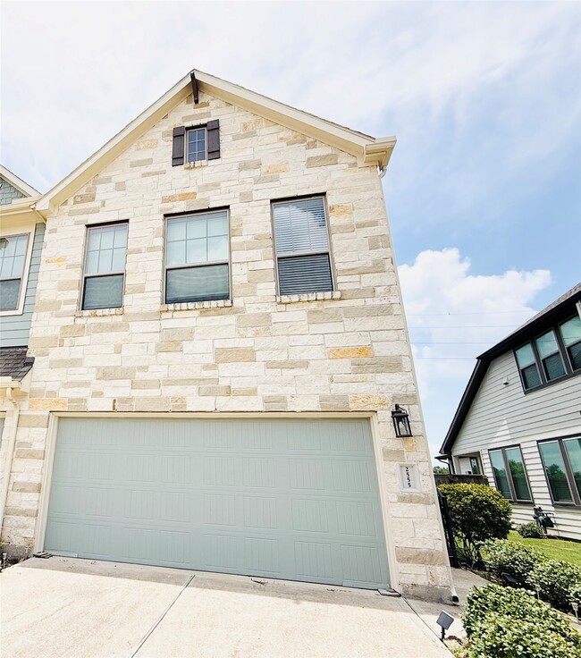 Building Photo - 2555 Terrace Point Dr