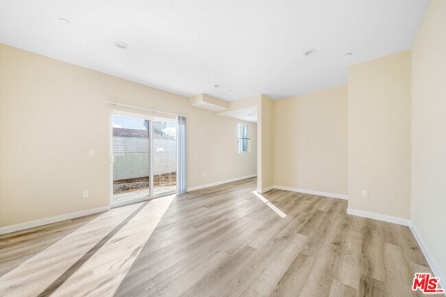 Foto del edificio - 1002 E 33rd St