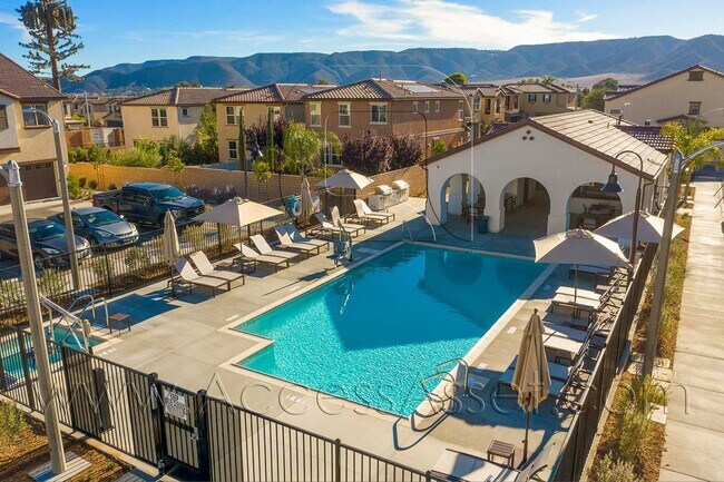 Foto del edificio - Stylish 2 Bed + 2.5 Bath Townhome in Murrieta