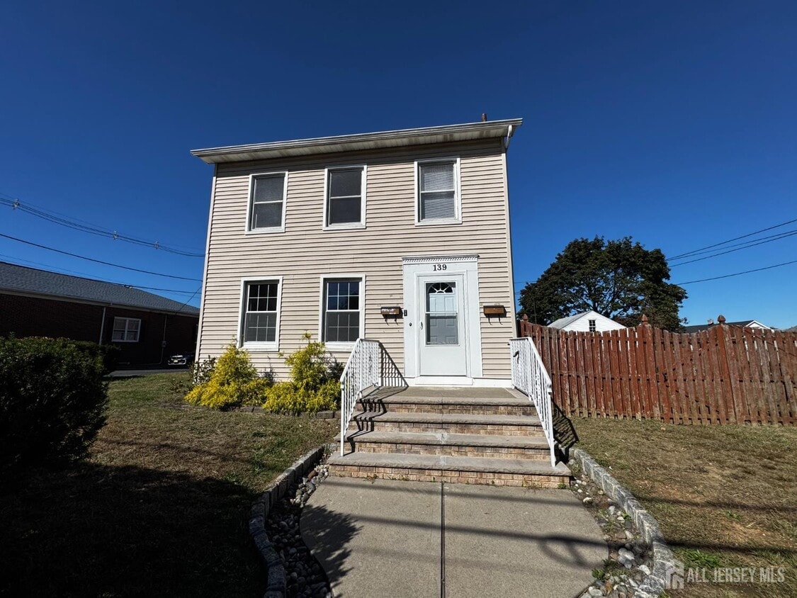 Foto principal - 139 Main St