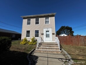 Building Photo - 139 Main St